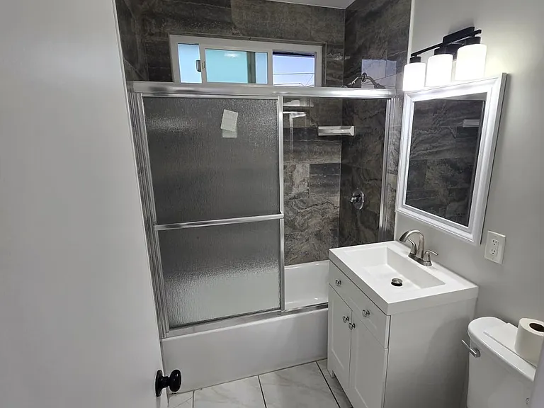 736 S Eastmont Ave #7 — Photo 9