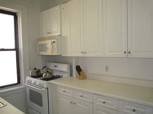 Rented by Metropolitan Equities | media 13