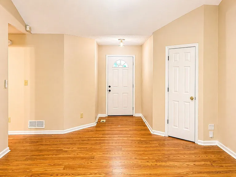 217 Briarpatch Ct — Photo 5