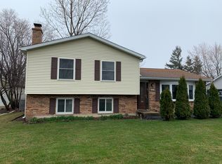 219 Countryside Ln, Lindenhurst, IL 60046