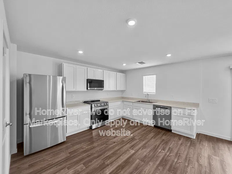 4 bed, 2.5 bath, 1801 sqft, $1,825 — Photo 3