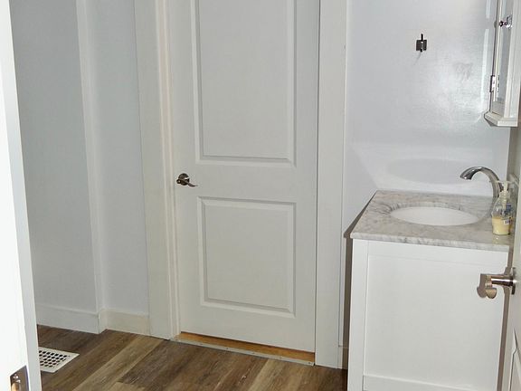 5th image of 31 Whitney Ave #1L
