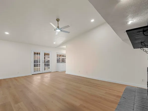 5117 Shannon Dr, The Colony, TX 75056