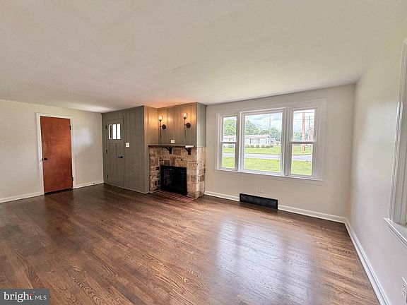 5th image of 1196 Cider Press Rd