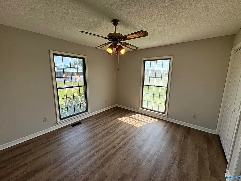 120 Roy Dr — Photo 28