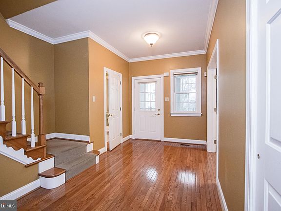 2nd image of 409 Vineyard Ln