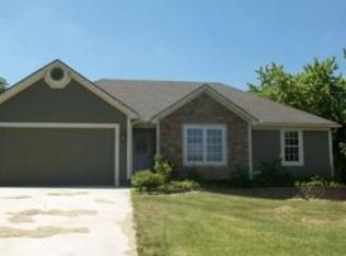 809 E Osage St, Paola, KS 66071