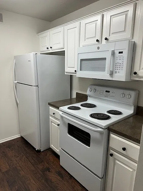 3 bed, 1139 sqft, $1,875 — Photo 4