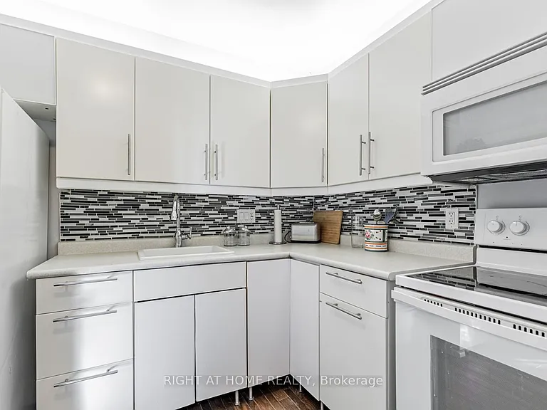 110A Harewood Ave — Photo 7