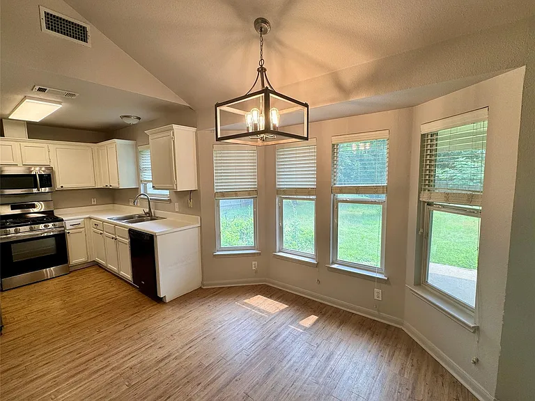 1806 Dublin Dr — Photo 3