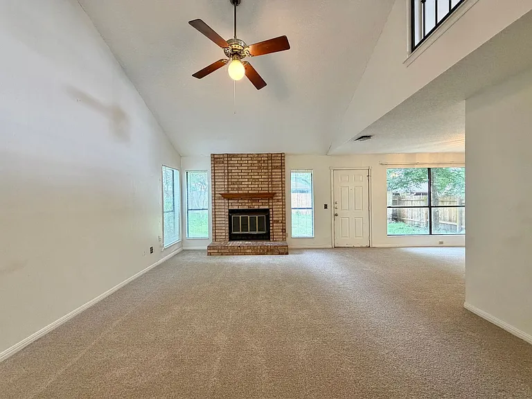2110 Warfield Way — Photo 7