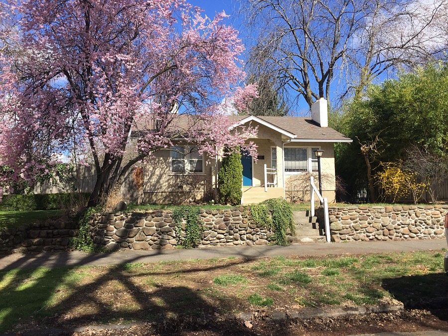 1st image of 323 Juniper St
