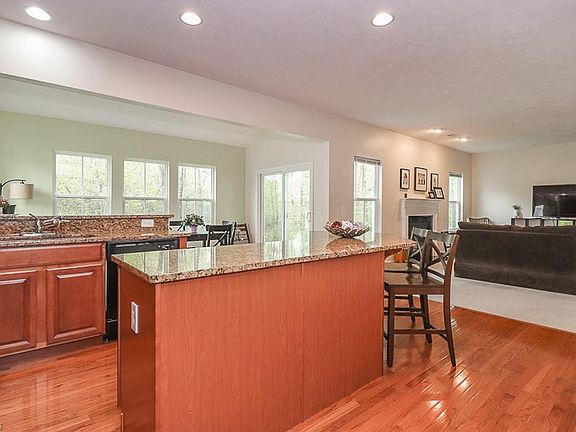 4th image of 27216 Cliffside Cir