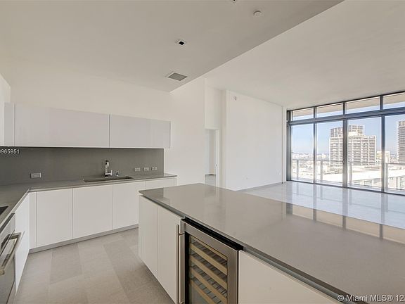 5th image of 68 SE 6th St Unit 4109