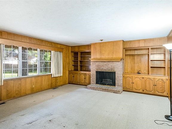 2nd image of 10422 Vinemont St