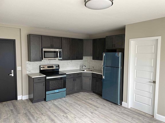 2nd image of 704 8th St #103