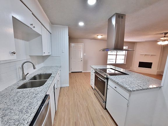 2nd image of 5736 Macneill Dr