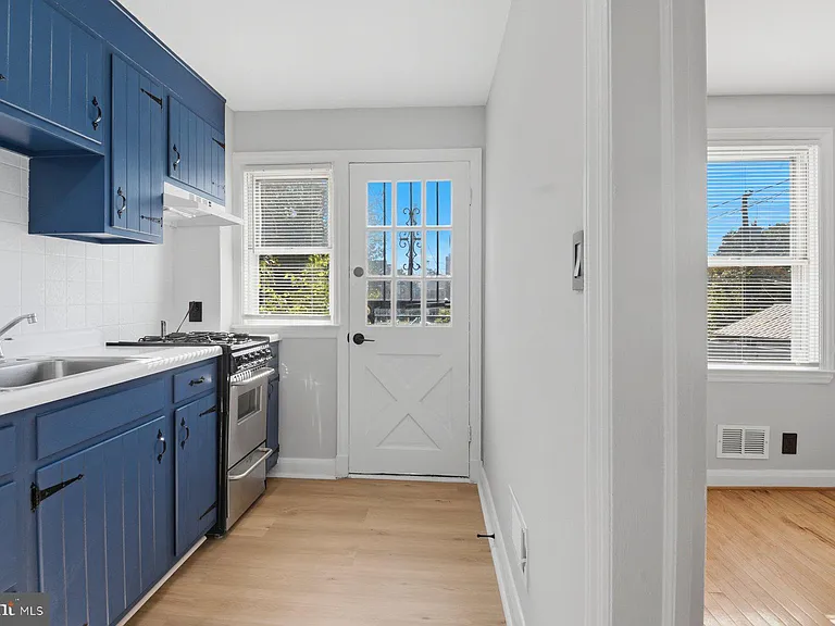 3525 Kentucky Ave — Photo 9
