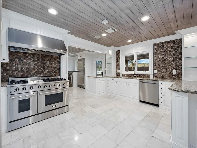 4031 Fernwood Dr — Photo 30