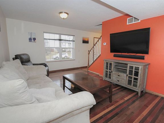 3rd image of 571 Astoria Ct