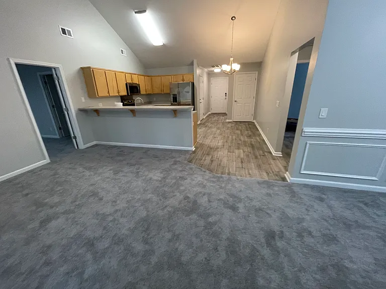 129 W Tisbury Ln — Photo 21