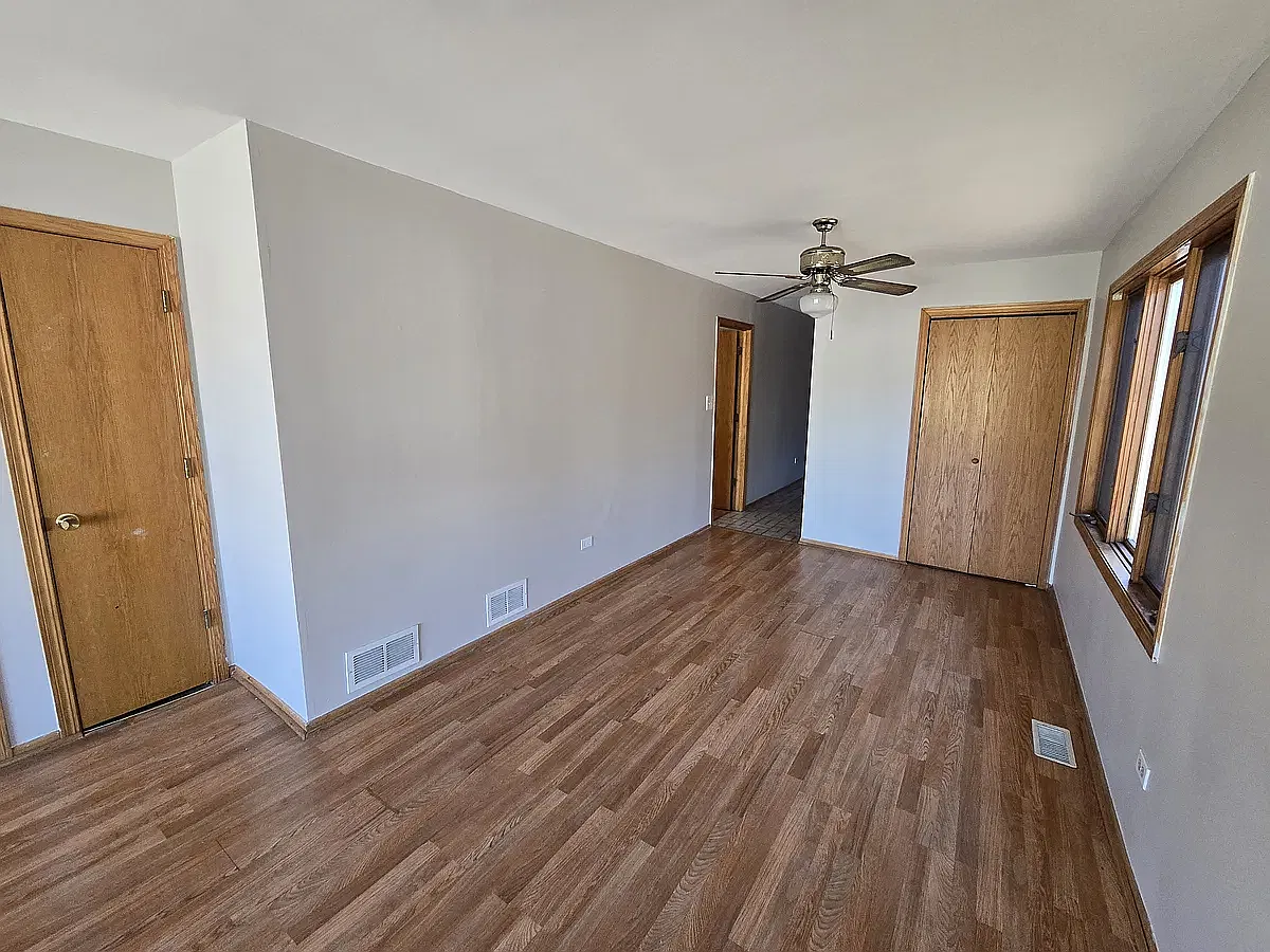 3 bed, 1.5 bath, 1200 sqft, $1,700 — Photo 2