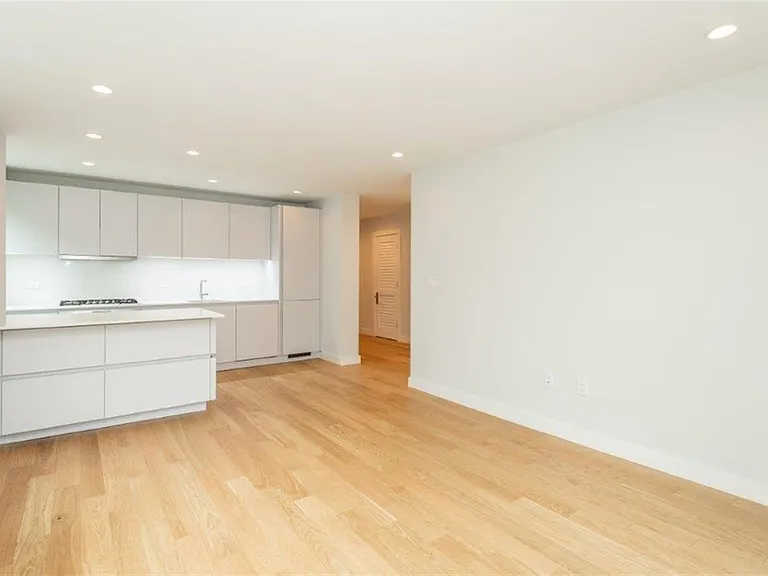 Highland Ave — Photo 17