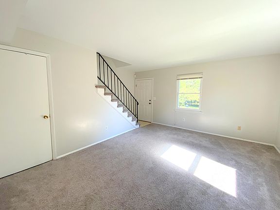 2nd image of 916 Pyrtle Dr #A