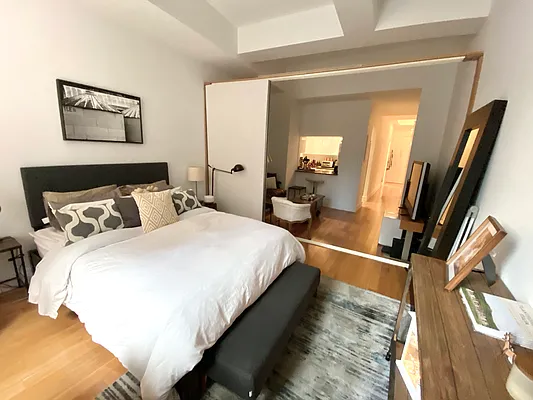 Rented by NY Living Solutions | media 23