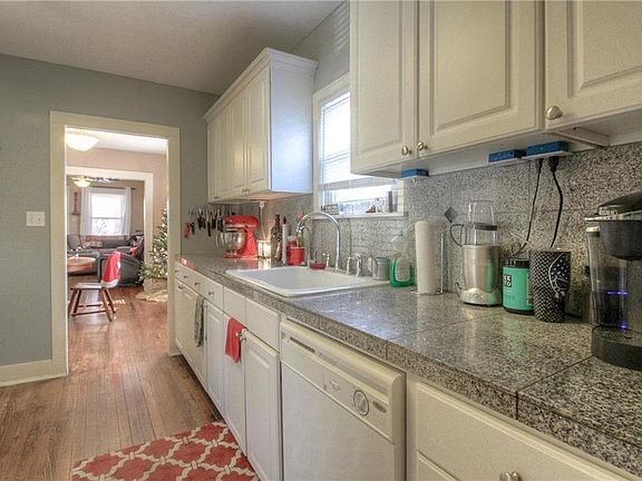 5th image of 4332 Pearl St