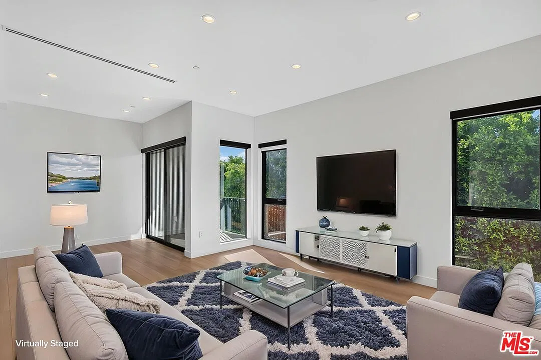 4 bed, 3.0 bath, 1800 sqft, $5,999 — Photo 2