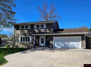 4 Kennedy Dr, New Ulm, MN 56073
