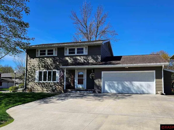 4 Kennedy Dr, New Ulm, MN 56073