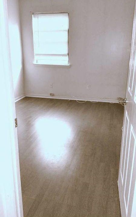 2nd image of 407 Halsey St
