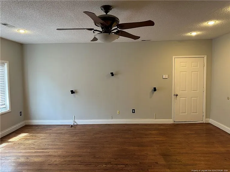 1601 Bluesprings Rd — Photo 6