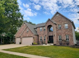 320 Ash Grove Ln, Oswego, IL 60543