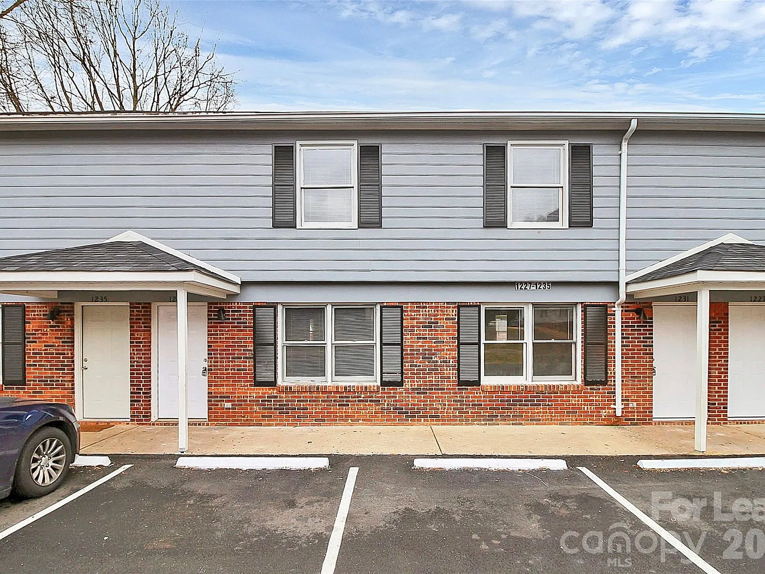 2 bed, 1.5 bath, 805 sqft, $1,099 — Photo 2