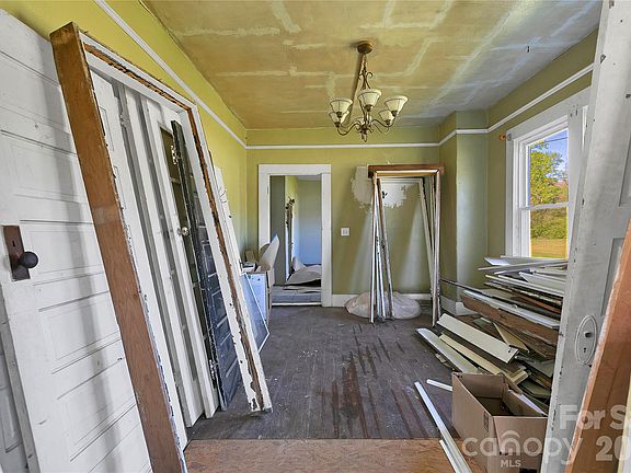 3rd image of 204 W Main St