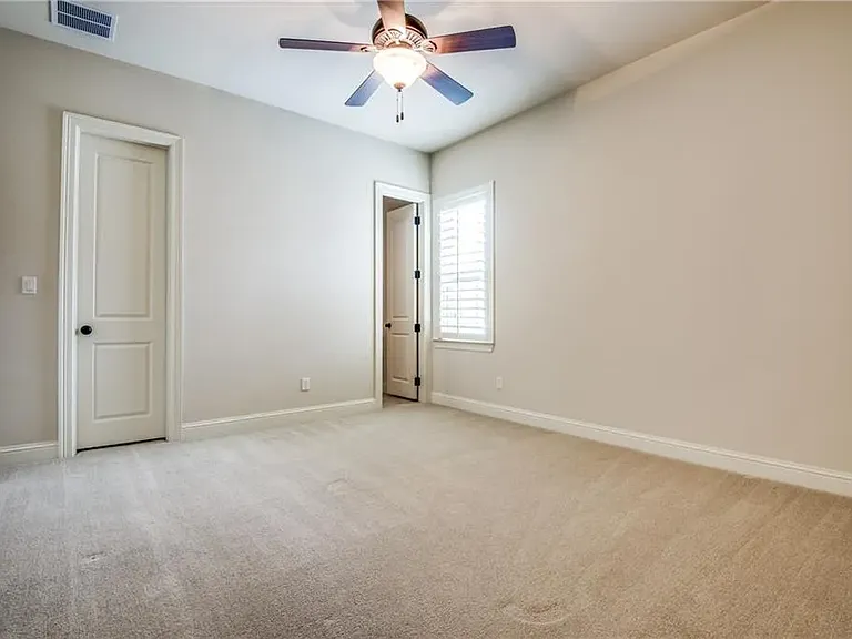 580 Butchart Dr — Photo 25
