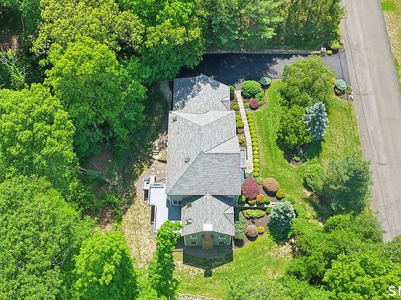 5th image of 35 Hunting Ridge Road