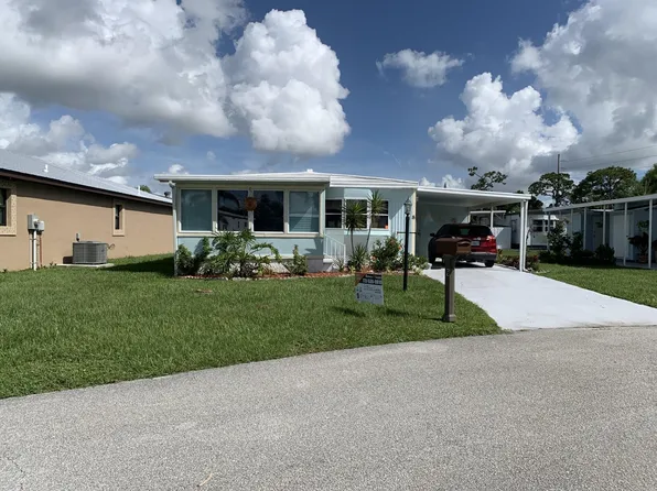 8 Brisa Lane, Port St Lucie, FL 34952