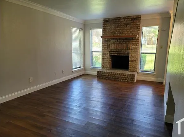 1706 Teasley Ln, Denton, TX 76205