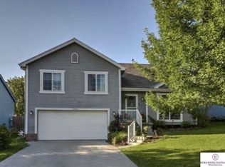 18060 Lillian St, Omaha, NE 68136