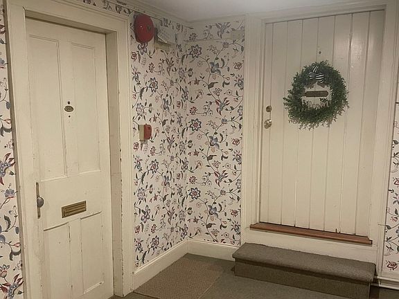 3rd image of 792 Farmington Ave APT 201