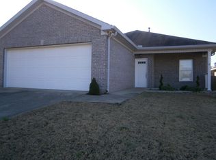 121 Roscommon Rd, Tuscaloosa, AL 35405