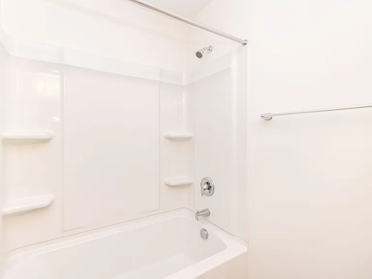 Huntley Glen Bldg 5 — Photo 7