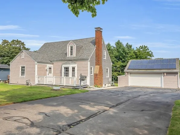42 Hargreaves Ave, Somerset, MA 02726