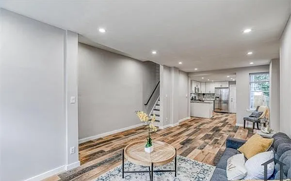 2021 W Oxford St — Photo 8