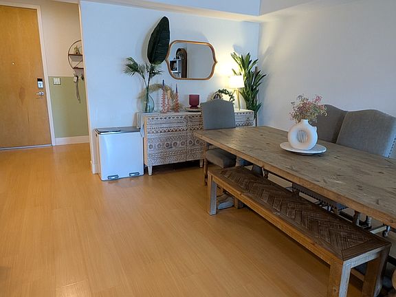 5th image of 5232 Satsuma Ave Unit 305