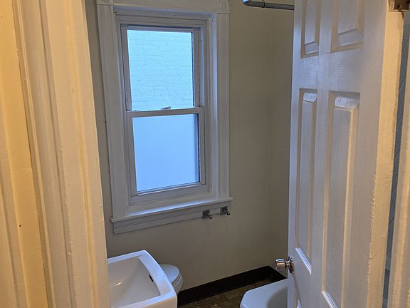 3rd image of 333 W Broad St